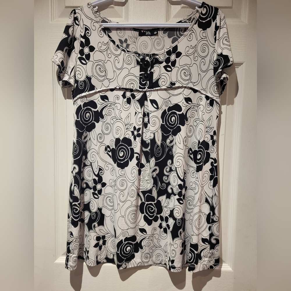 Ptp 20 JFK Top black & white flower